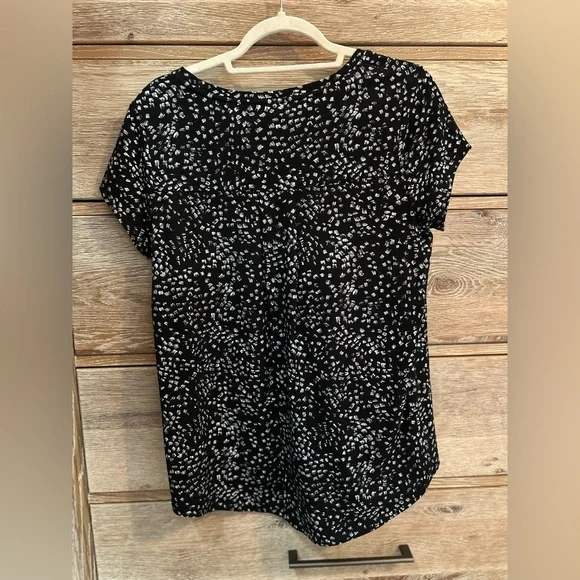 Chico’s | Zenergy Printed Shirttail Tee- Size M (1) - Picture 8 of 9